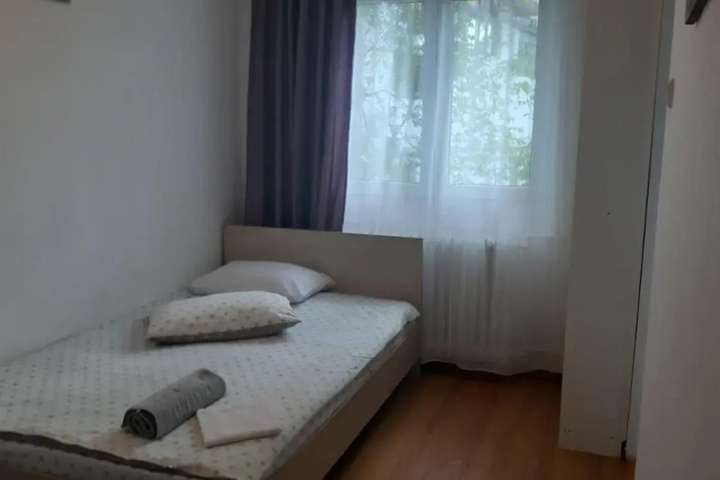 Room 2 of 10