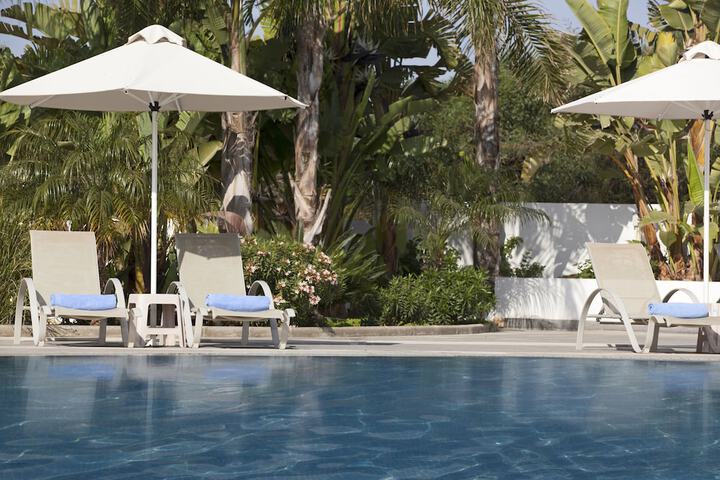 Hotel Pool