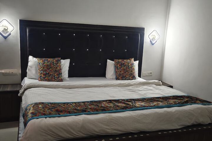 Room 10 of 24