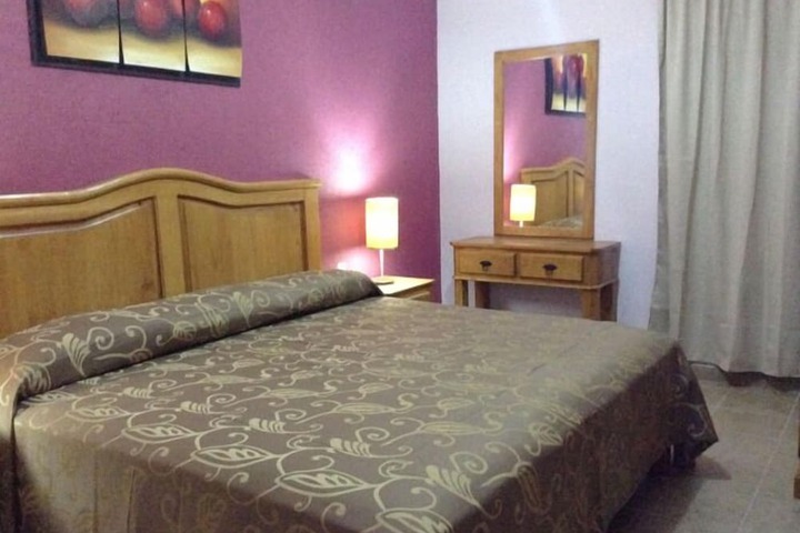 Room 9 of 14