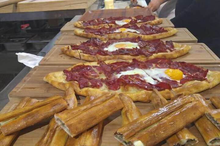 Lounge 23 of 33