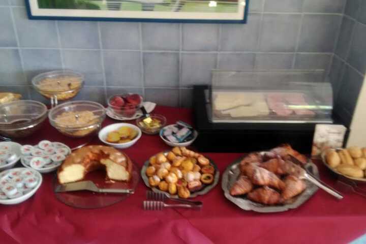 Breakfast buffet