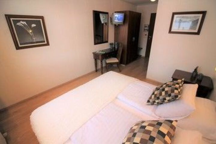 Room 53 of 88