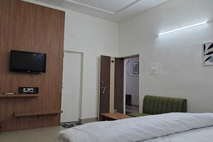 Room 3 of 12