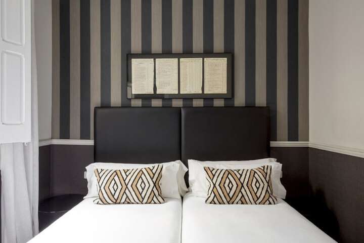 Room 13 of 32