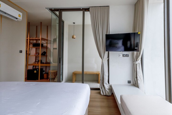 Room 8 of 40