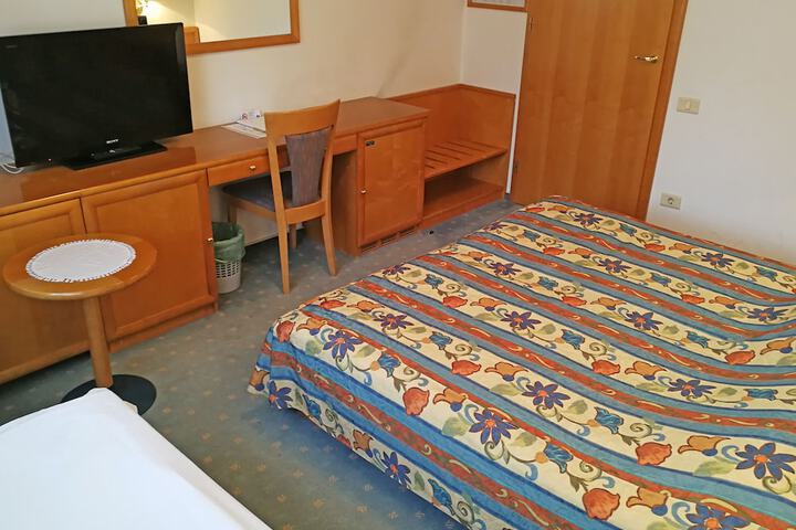 Room 20 of 49