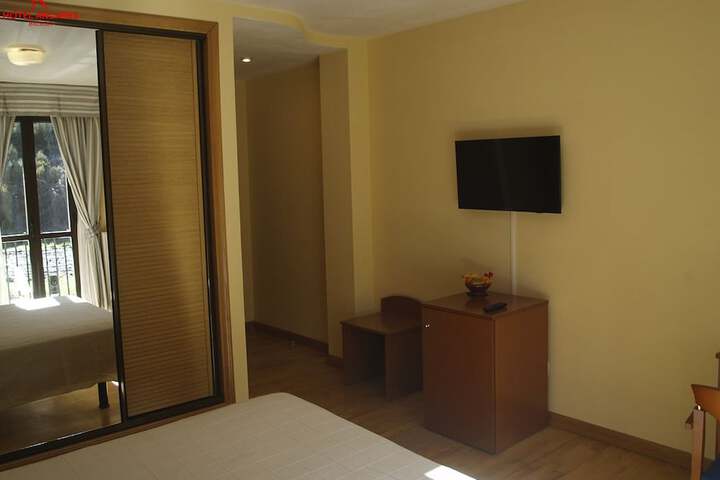 Room 6 of 37