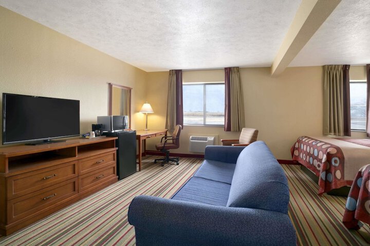1 Queen Bed Accessible Room (11 of 12)