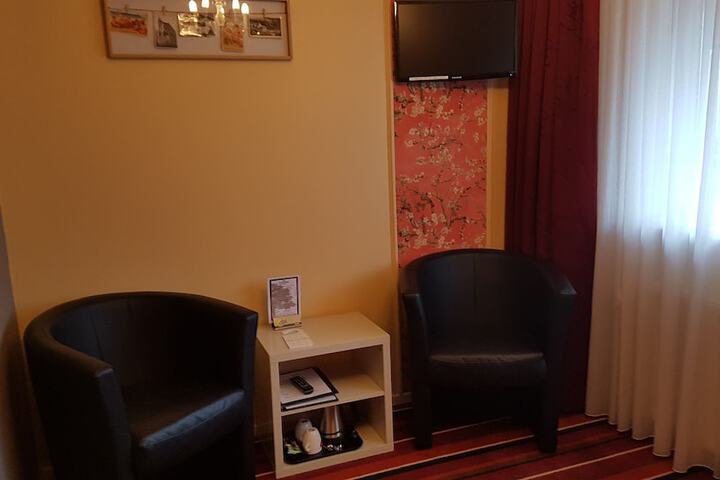 Room 16 of 40