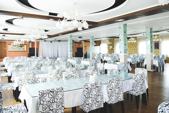 Ballroom/Hall 4 of 17