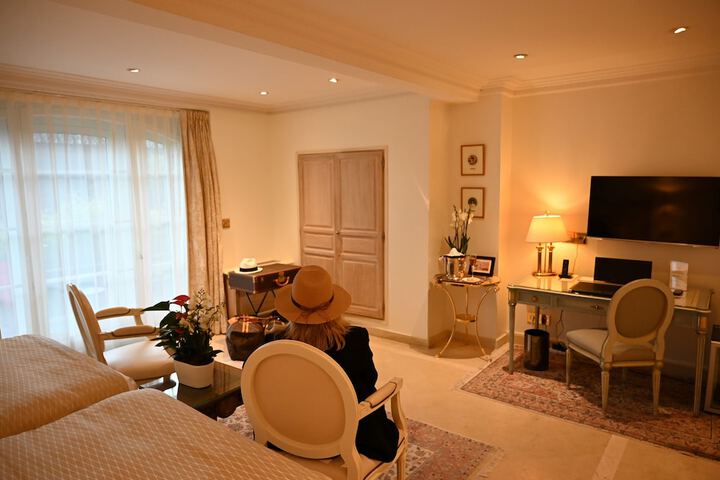 Room 13 of 74