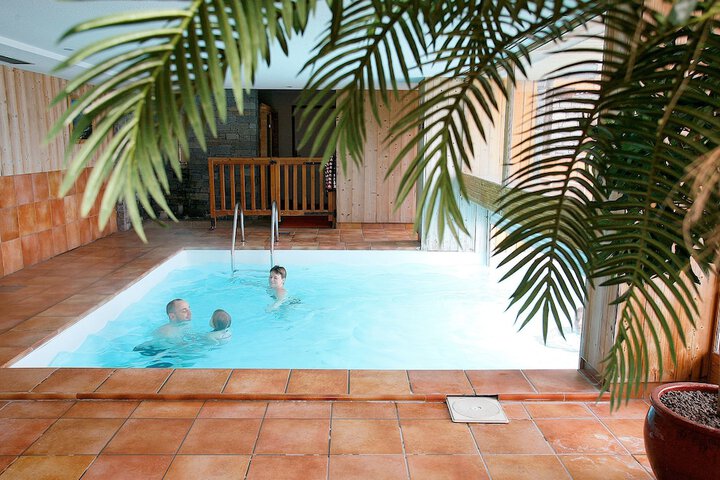 Pools & Facilities