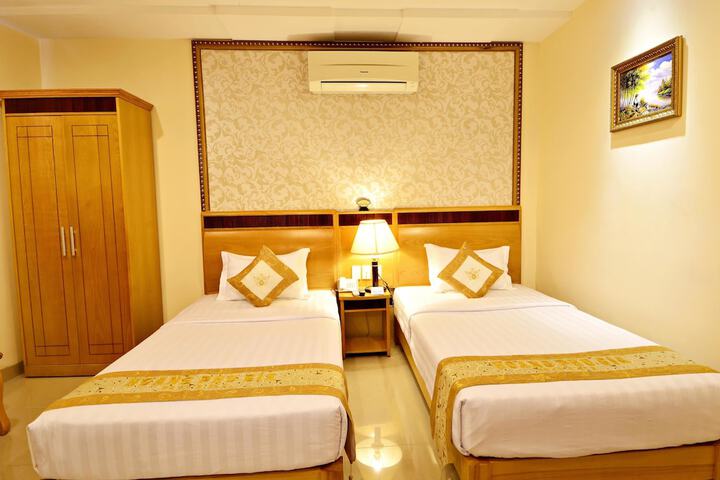 Room 10 of 80