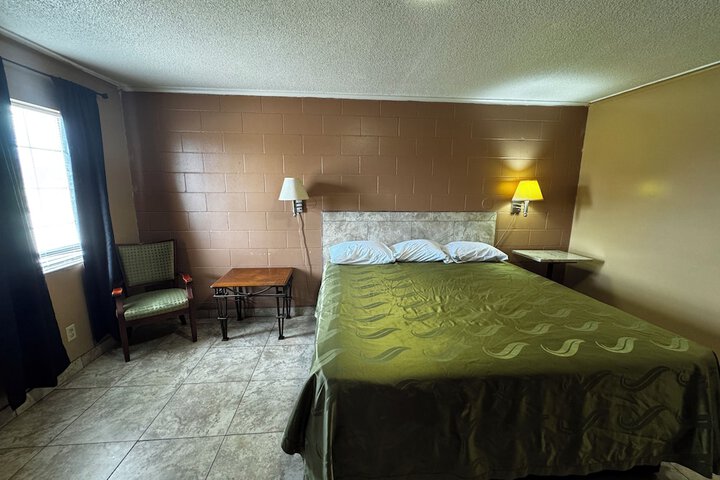 Room 8 of 43