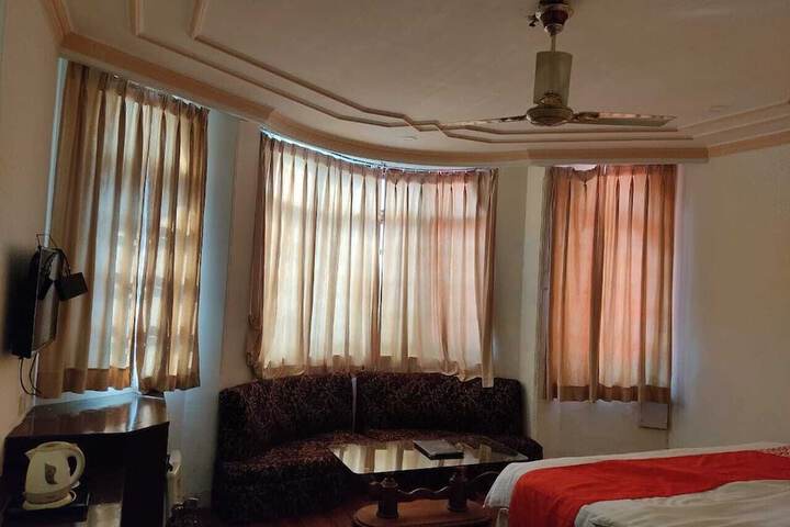 Room 2 of 28