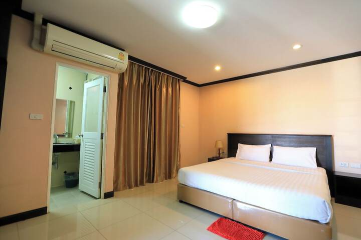 Room 6 of 24