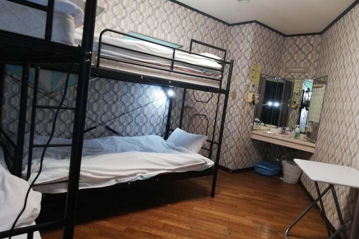 Room 14 of 66