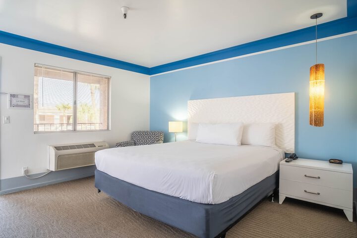 1 King Bed (9 of 44)