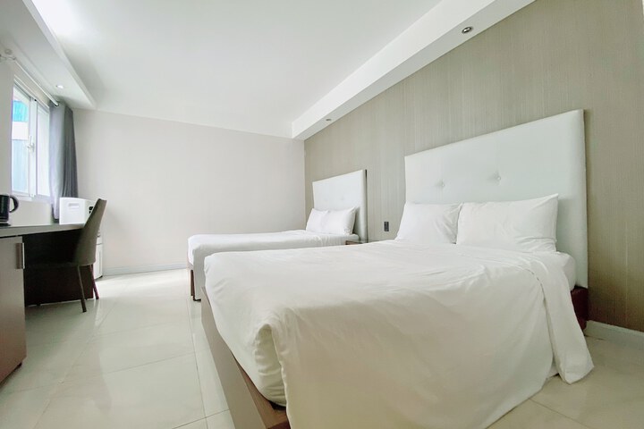 Room 26 of 47