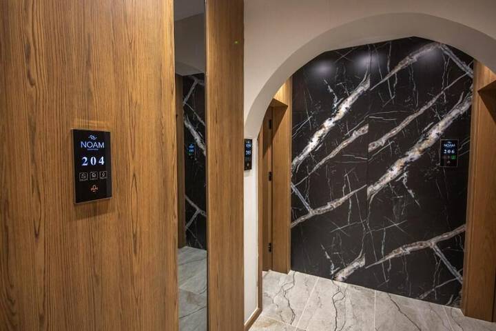 Ballroom/Hall 85 of 93