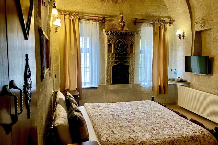 Room 27 of 86