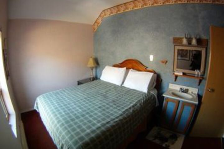 Room 48 of 68