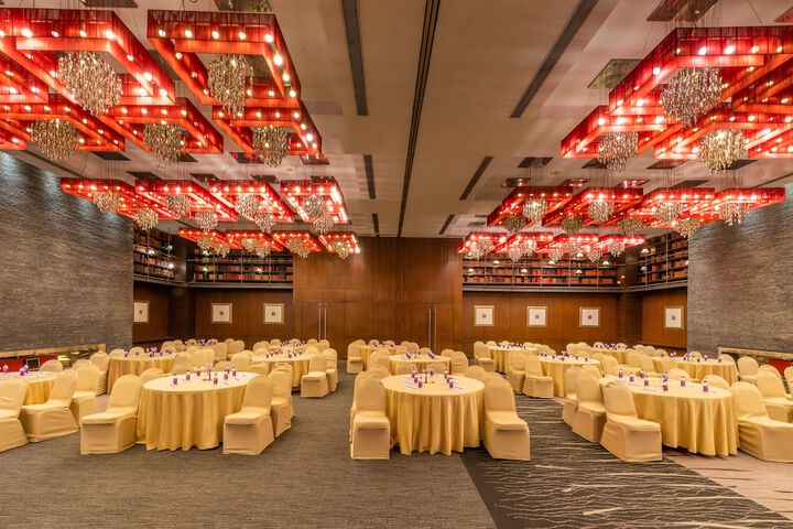 Ballroom/Hall 71 of 77