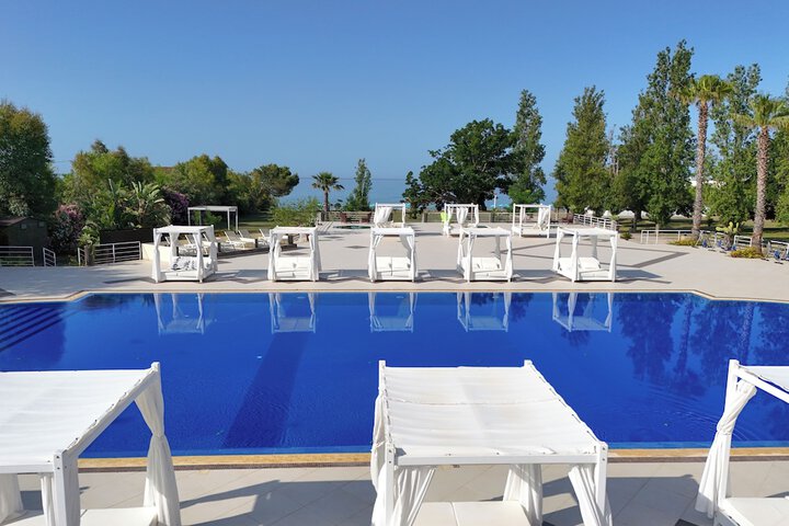Hotel with Pool