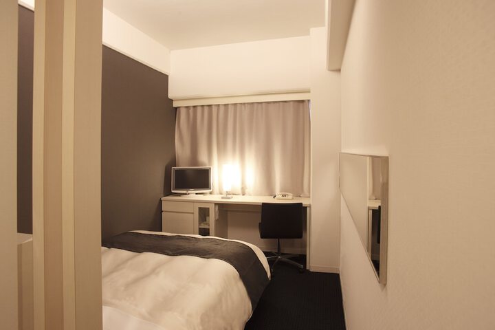 Room 10 of 100