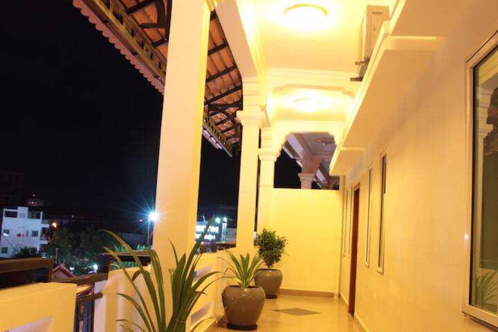 Ballroom/Hall 18 of 20
