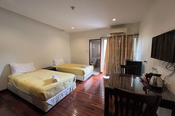 Room 27 of 40
