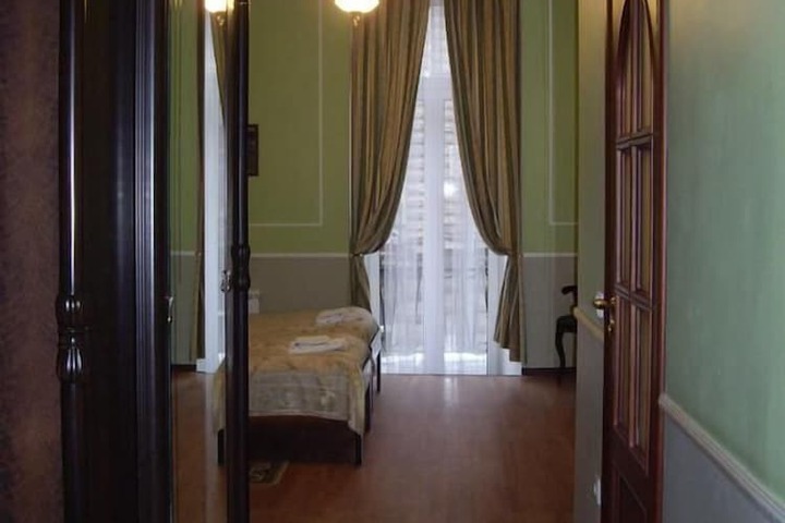 Room 7 of 61