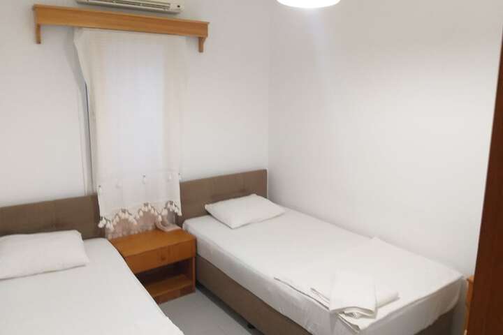 Room 4 of 14
