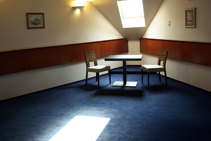 Room 5 of 13