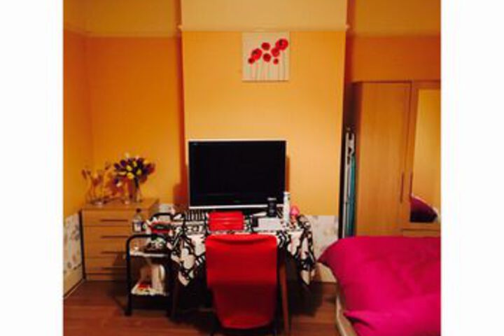 Room 10 of 18