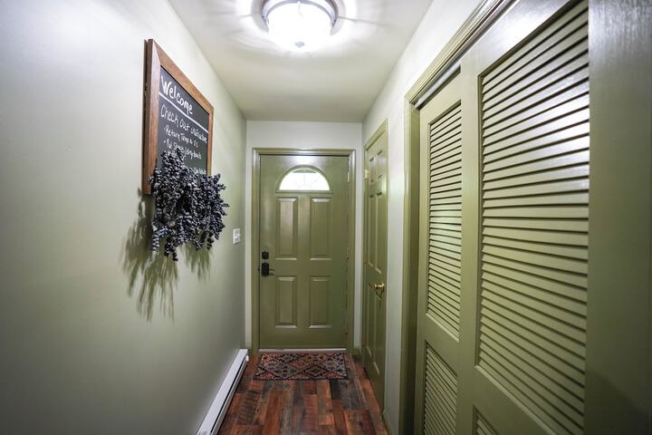 Room 25 of 230