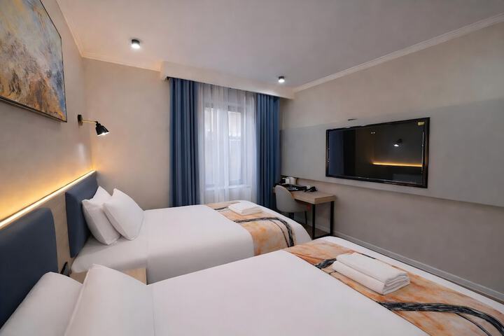 Room 19 of 33