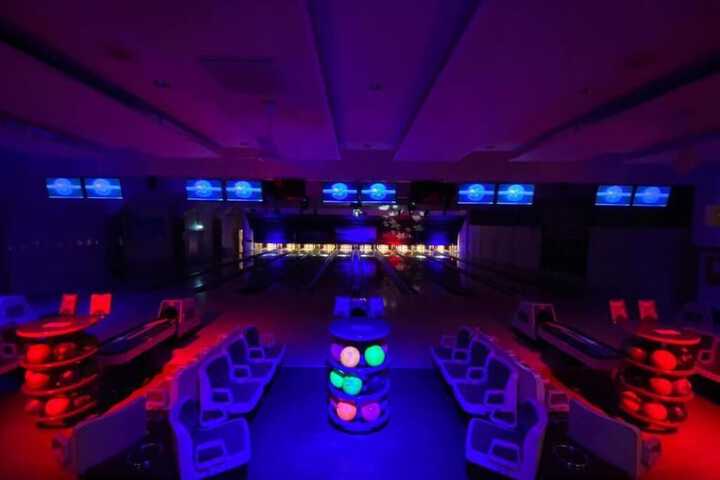 Lounge 21 of 30