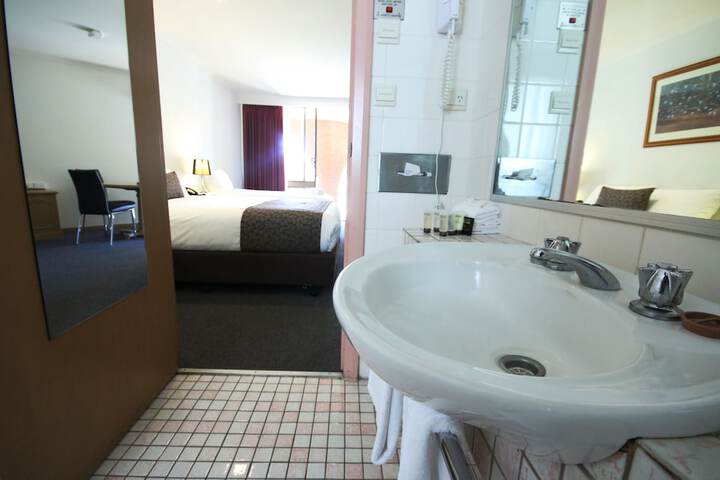 Room 28 of 58
