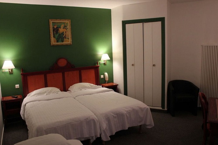 Room 22 of 99