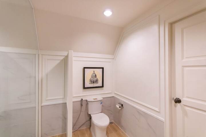 Room 43 of 228