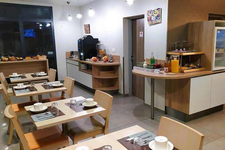 Dining 55 of 62