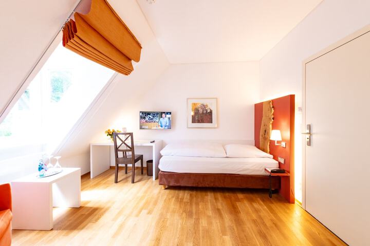 Room 8 of 77