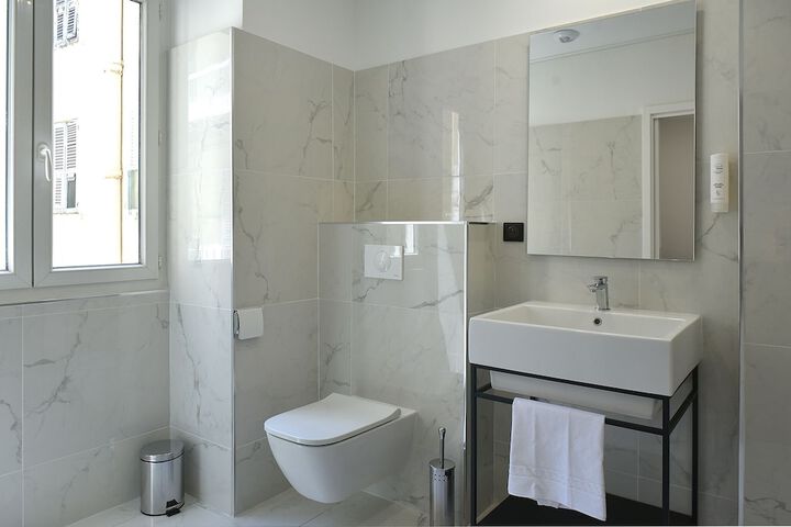 Room 21 of 28