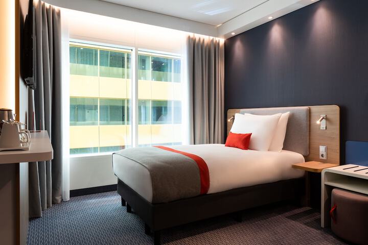 Room 4 of 41