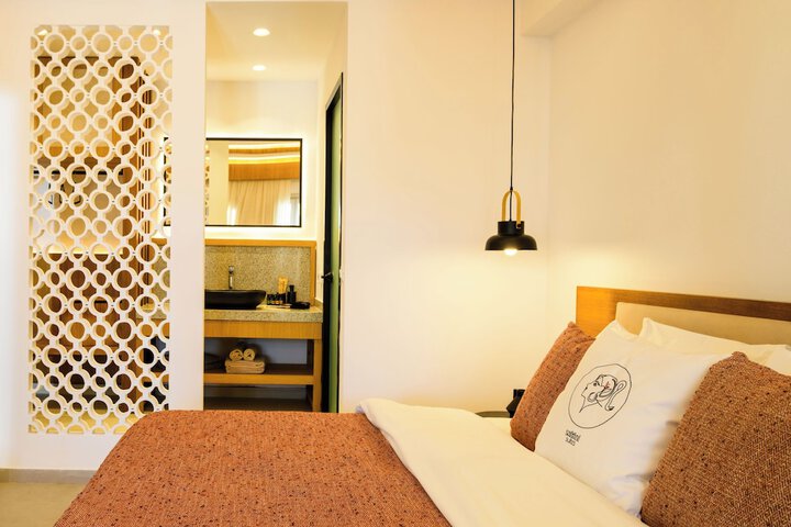 Room 30 of 199