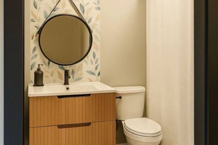Room 4 of 5