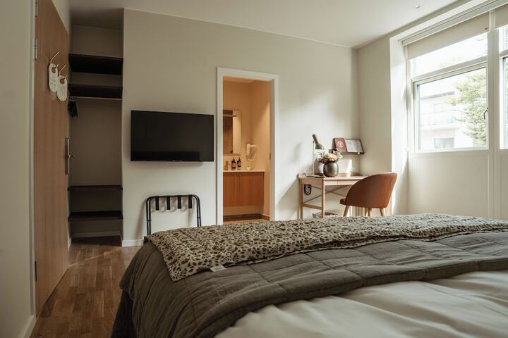 Room 17 of 80