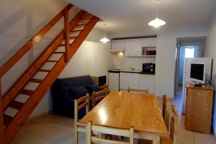 Room 5 of 12